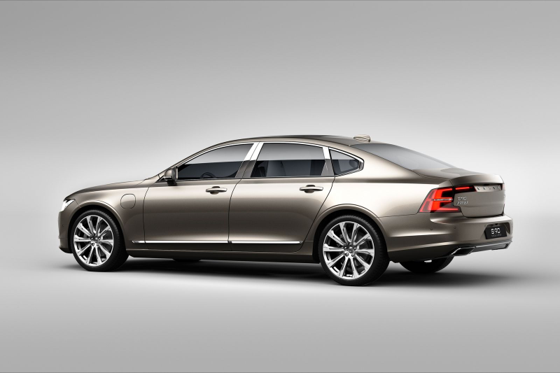 Illustration for article titled The Volvo S90 Excellence, Volvo's Most Luxurious Car, Deletes A Seat To Stash Your Shoes